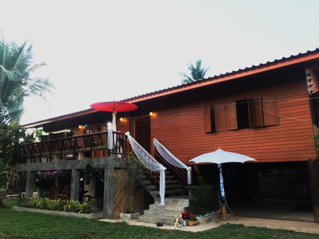 Saduemuenghomestay Phrae Exteriör bild