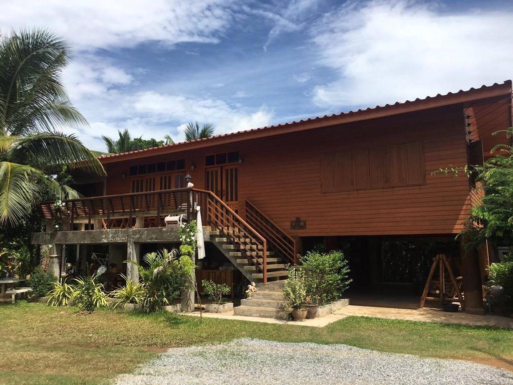 Saduemuenghomestay Phrae Exteriör bild
