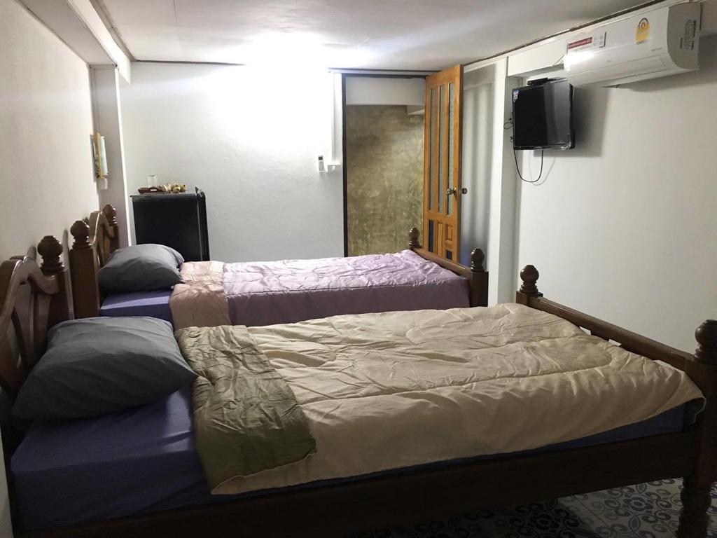 Saduemuenghomestay Phrae Exteriör bild